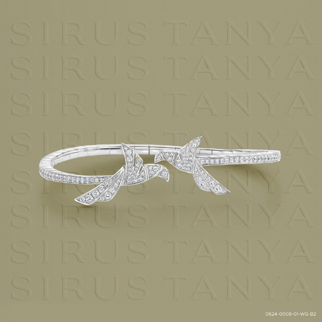 Ava Bangle